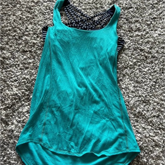 Lululemon Striped tank top with built in bra - ladies size 4 - Picture 2 of 3